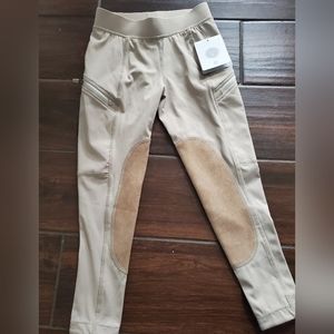 Athletic cream color leggings with zipper packets on sides and velvet patches si